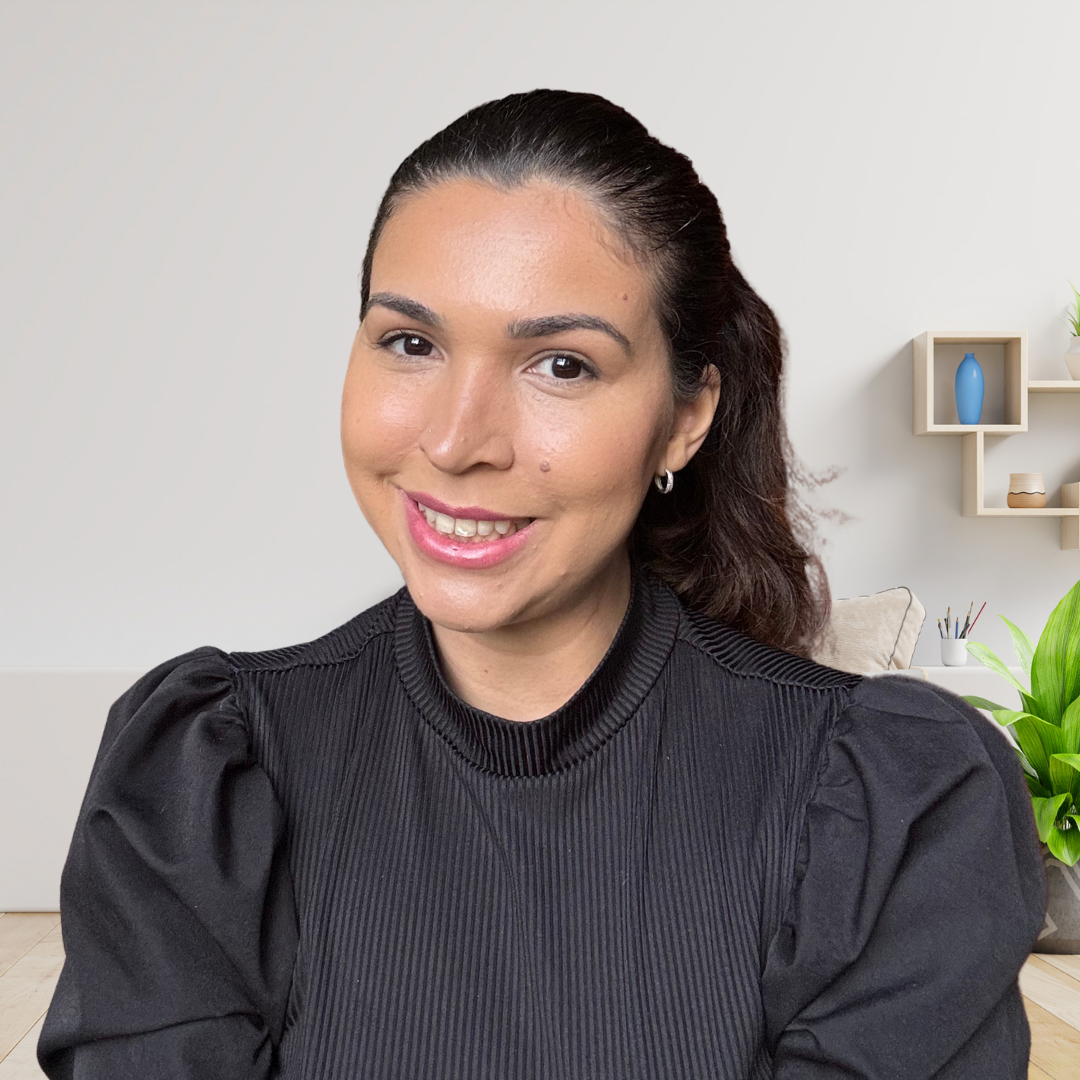 Larissa Delarmelino smiling in a professional portrait